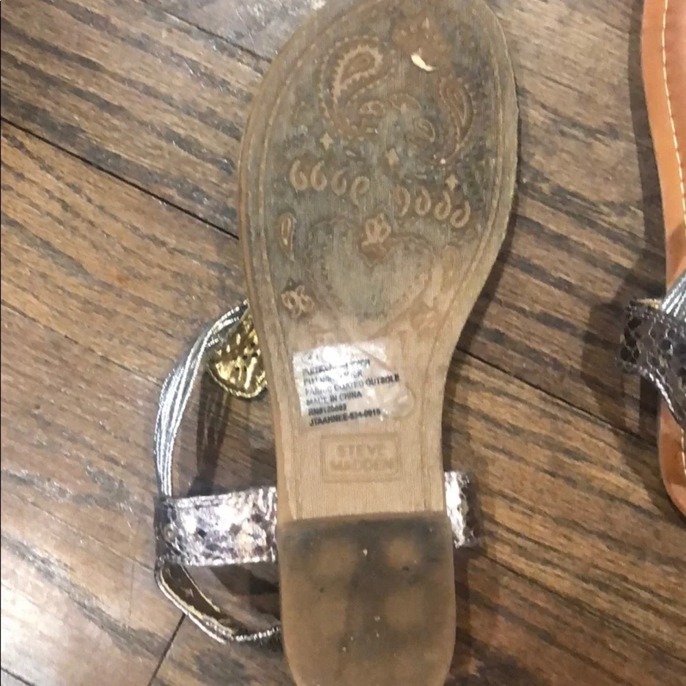 Steve Madden silver and gold sandals size 4 ⭐️⭐️